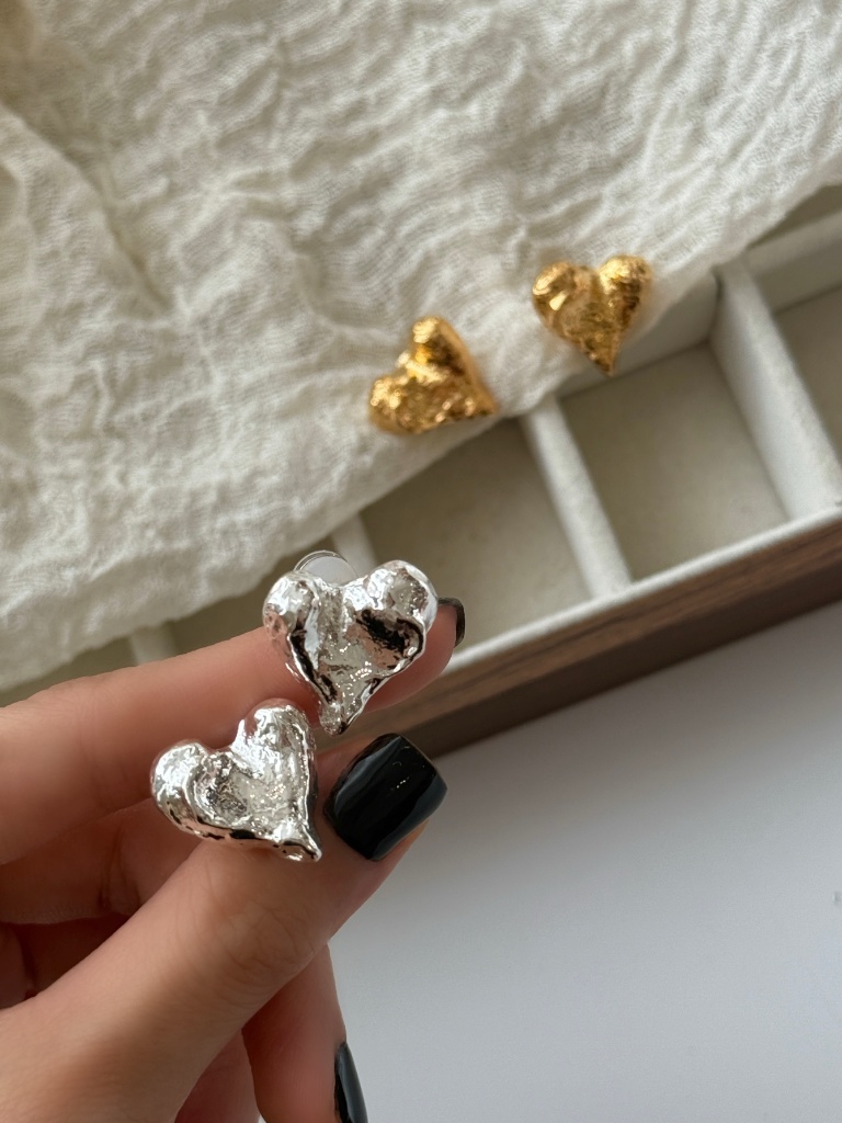Jee-An Heartshape Ear Studs