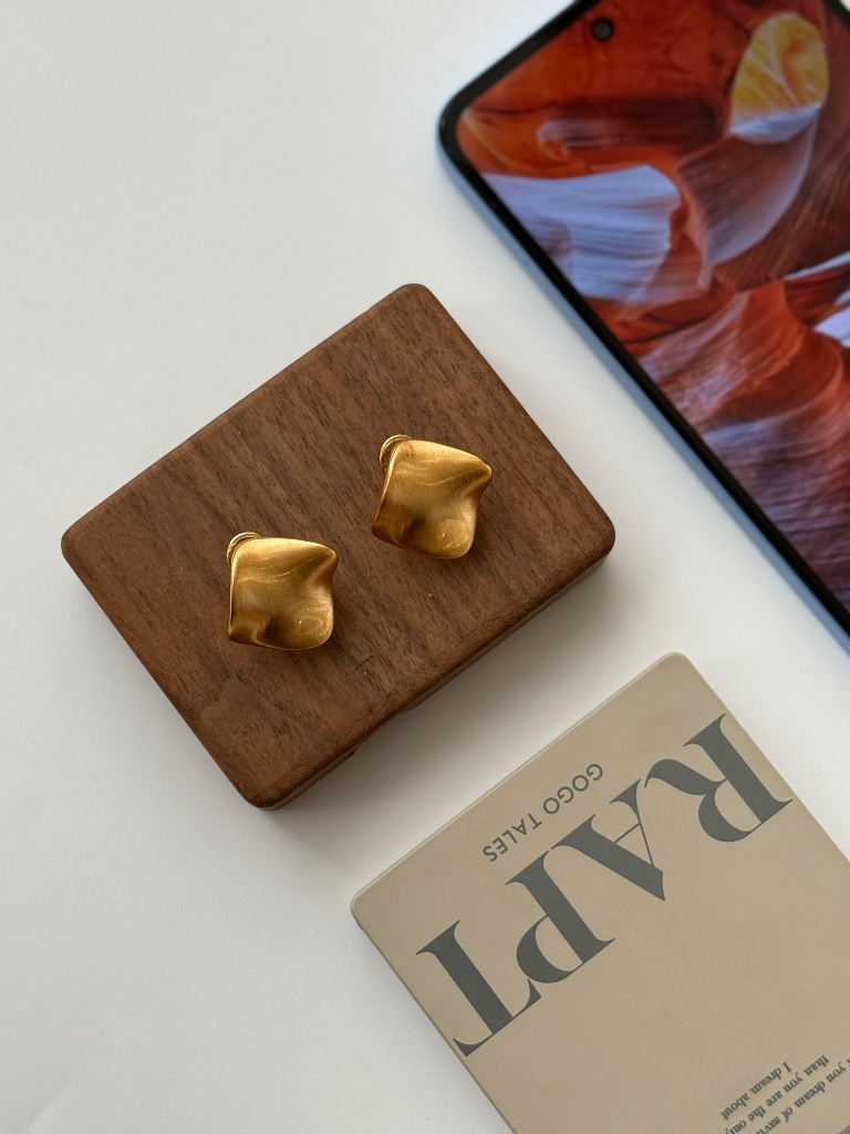 Hye-Won Sculpted Petals Ear Studs