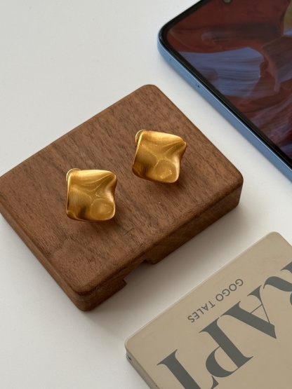Hye-Won Sculpted Petals Ear Studs