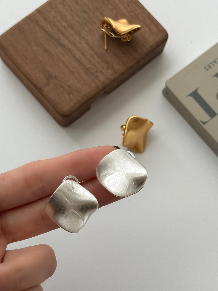 Hye-Won Sculpted Petals Ear Studs
