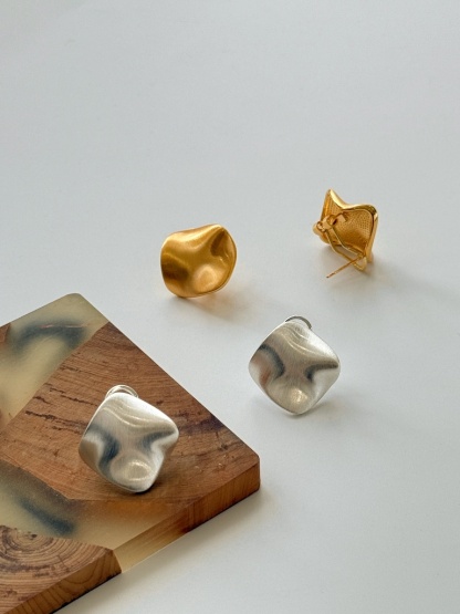 Hye-Won Sculpted Petals Ear Studs
