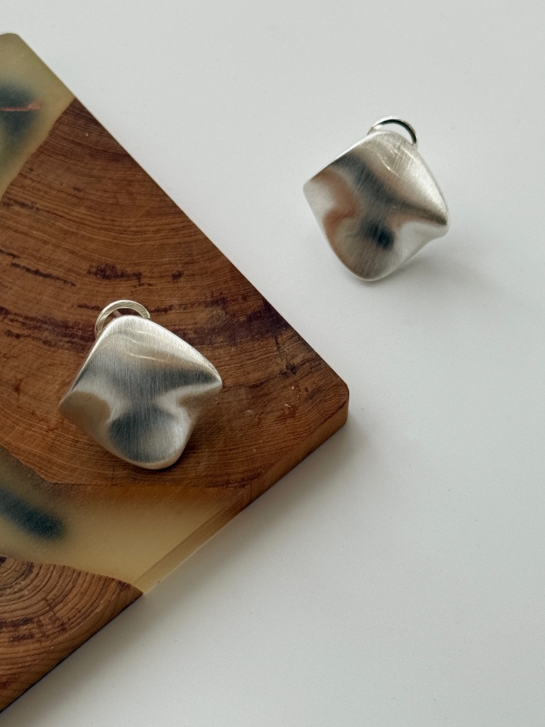 Hye-Won Sculpted Petals Ear Studs