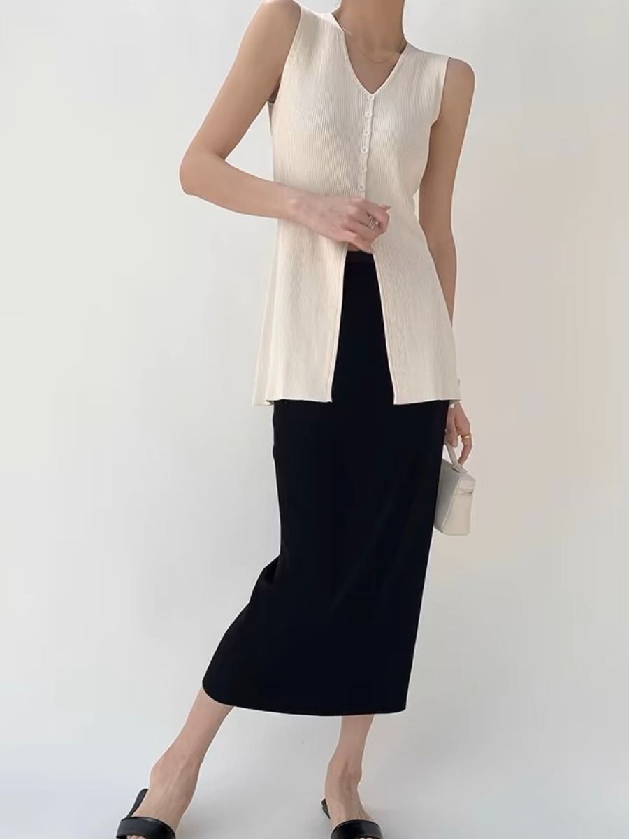 Trecya V-Neck Long Knit Top-The Black Bow-