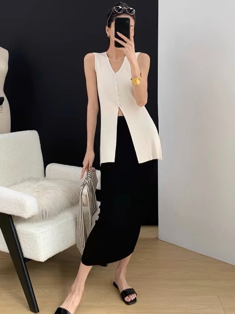 Trecya V-Neck Long Knit Top-The Black Bow-