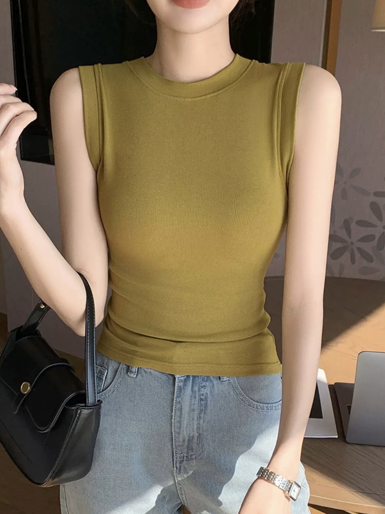 Dawsyn Crew Neck Sleeveless Top