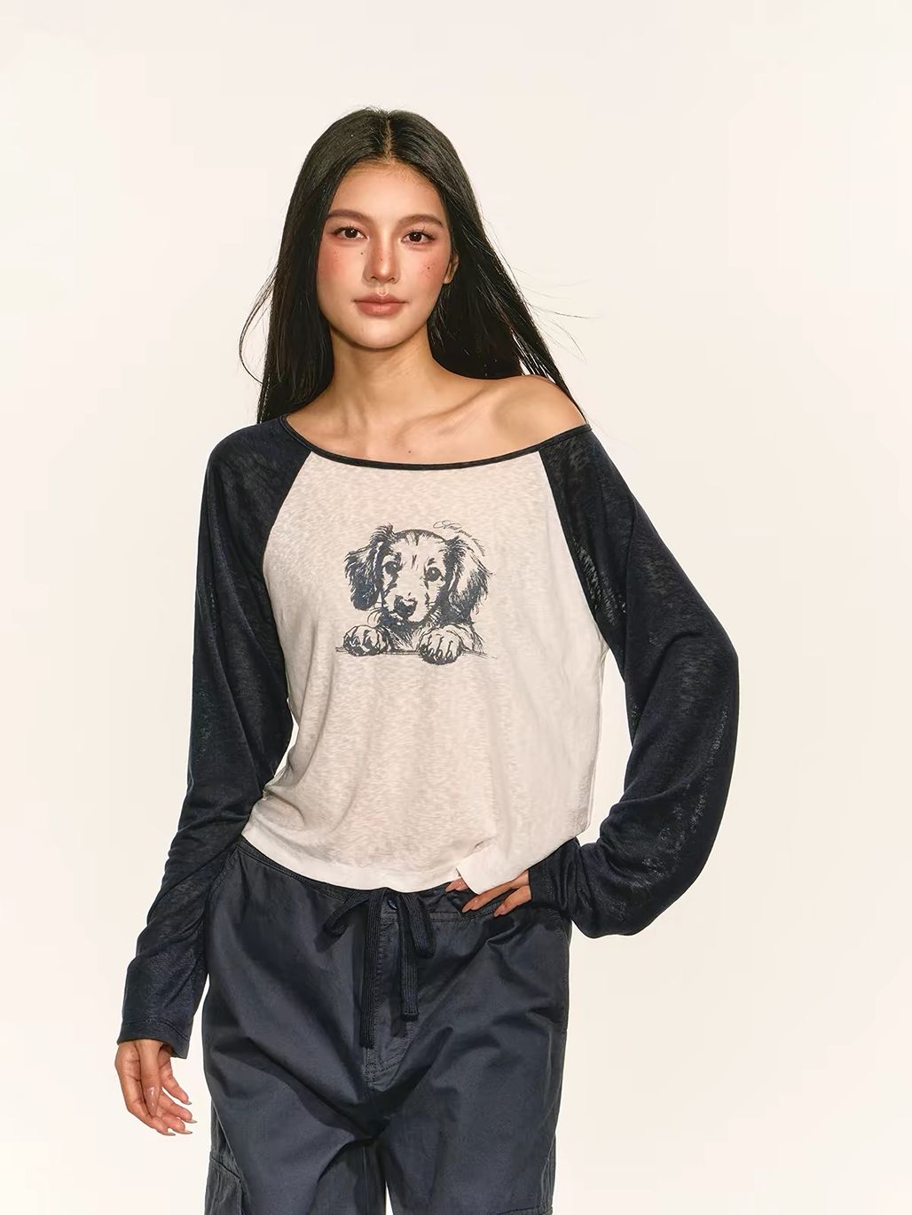 Gyu Puppy-Graphic Off-Shoulder Raglan Top 