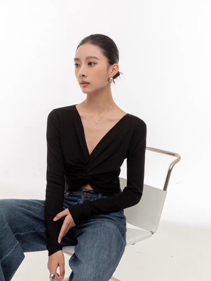 Tamanna Deep-V Front Knot Top-The Black Bow-