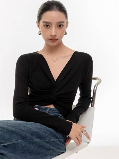 Tamanna Deep-V Front Knot Top-The Black Bow-