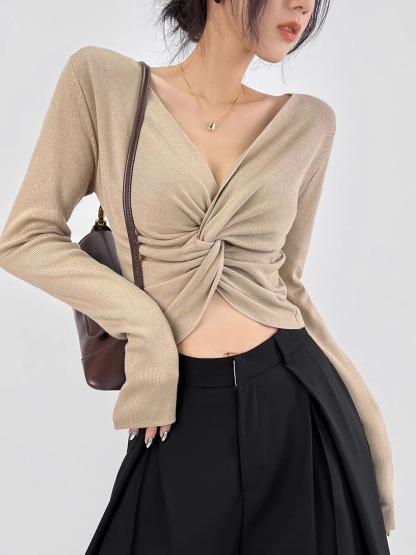 Tamanna Deep-V Front Knot Top-The Black Bow-