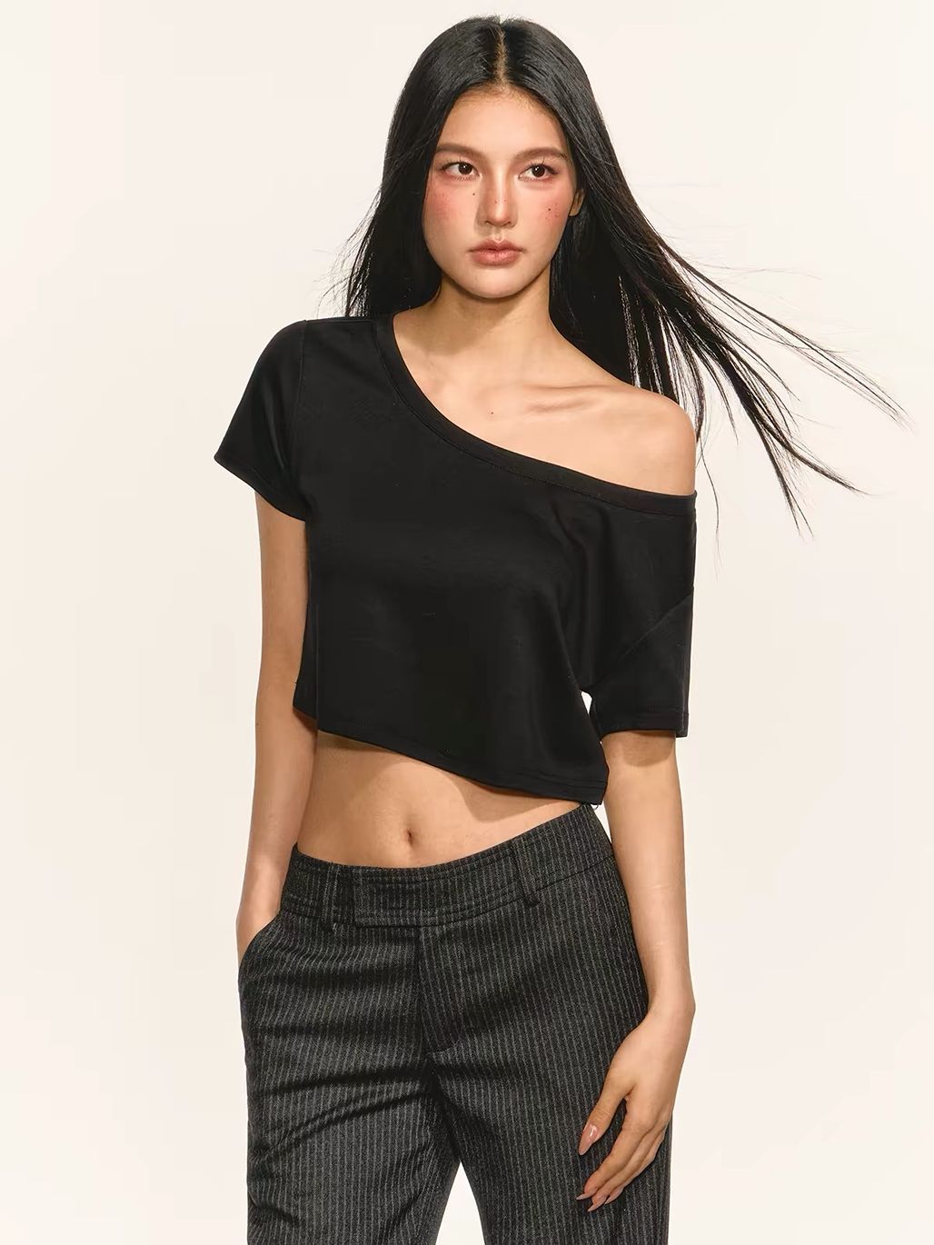 Geo Relaxed Off-Shoulder Cropped Tee