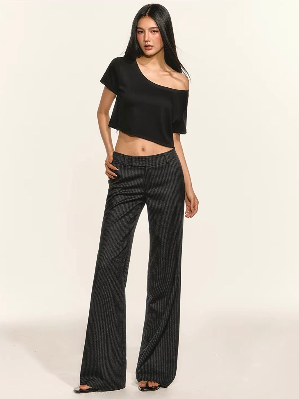 Geo Relaxed Off-Shoulder Cropped Tee