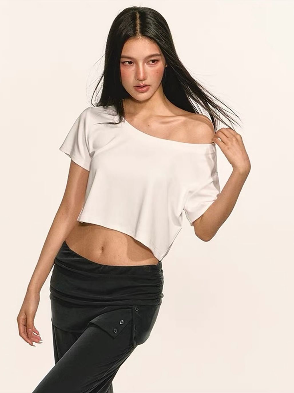 Geo Relaxed Off-Shoulder Cropped Tee