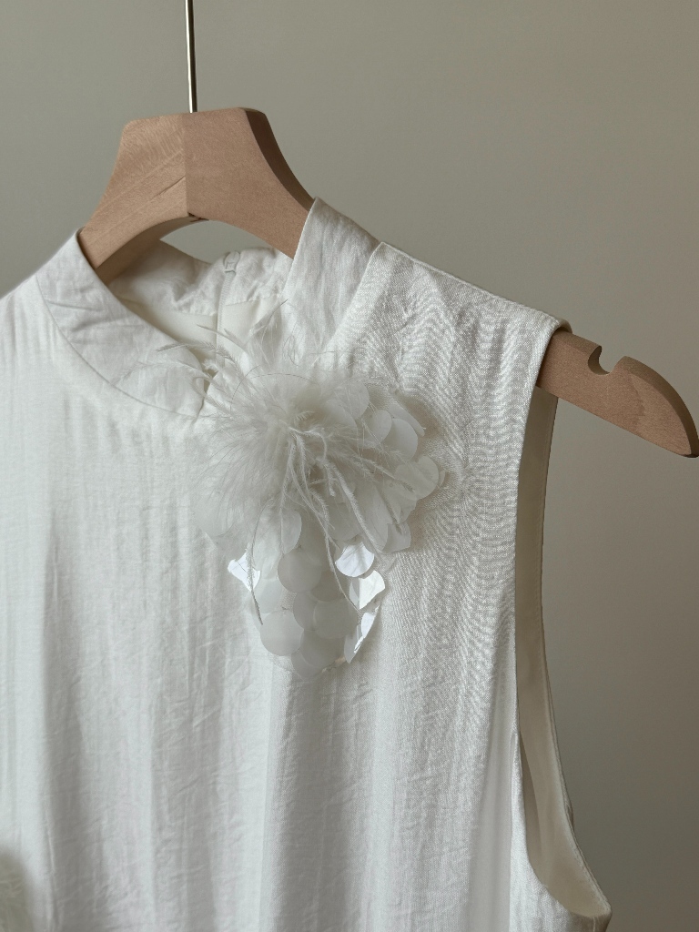 Li Bai Straight Cut Sleeveless Cheongsam