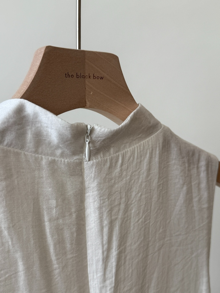 Li Bai Straight Cut Sleeveless Cheongsam