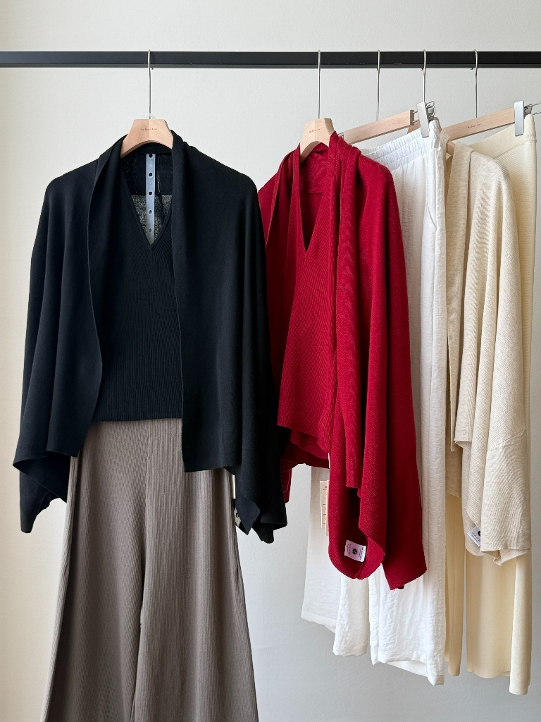 Laselle Two Pieces Halter Neck Button Knit Top with Shawl 