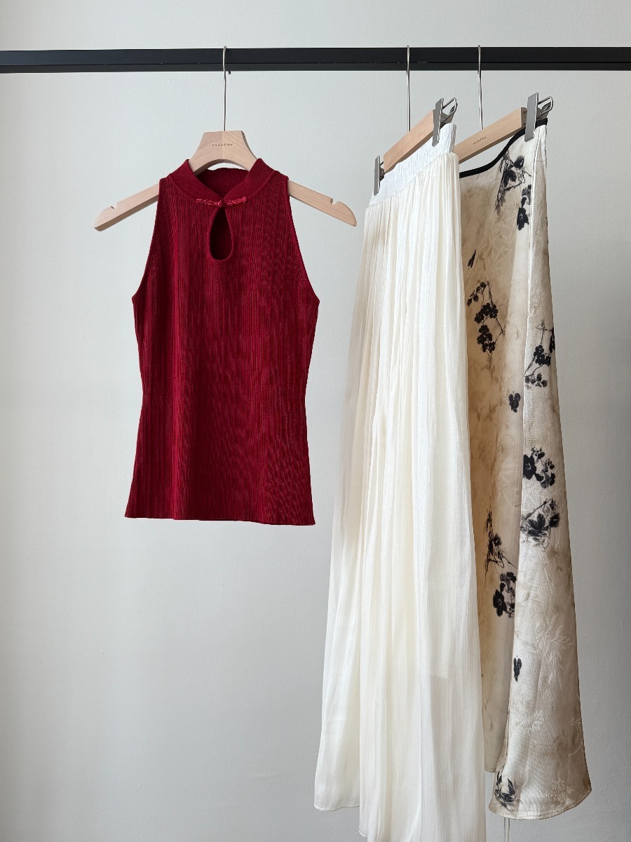 Li Yi Halter Neck Oriental Knit Top