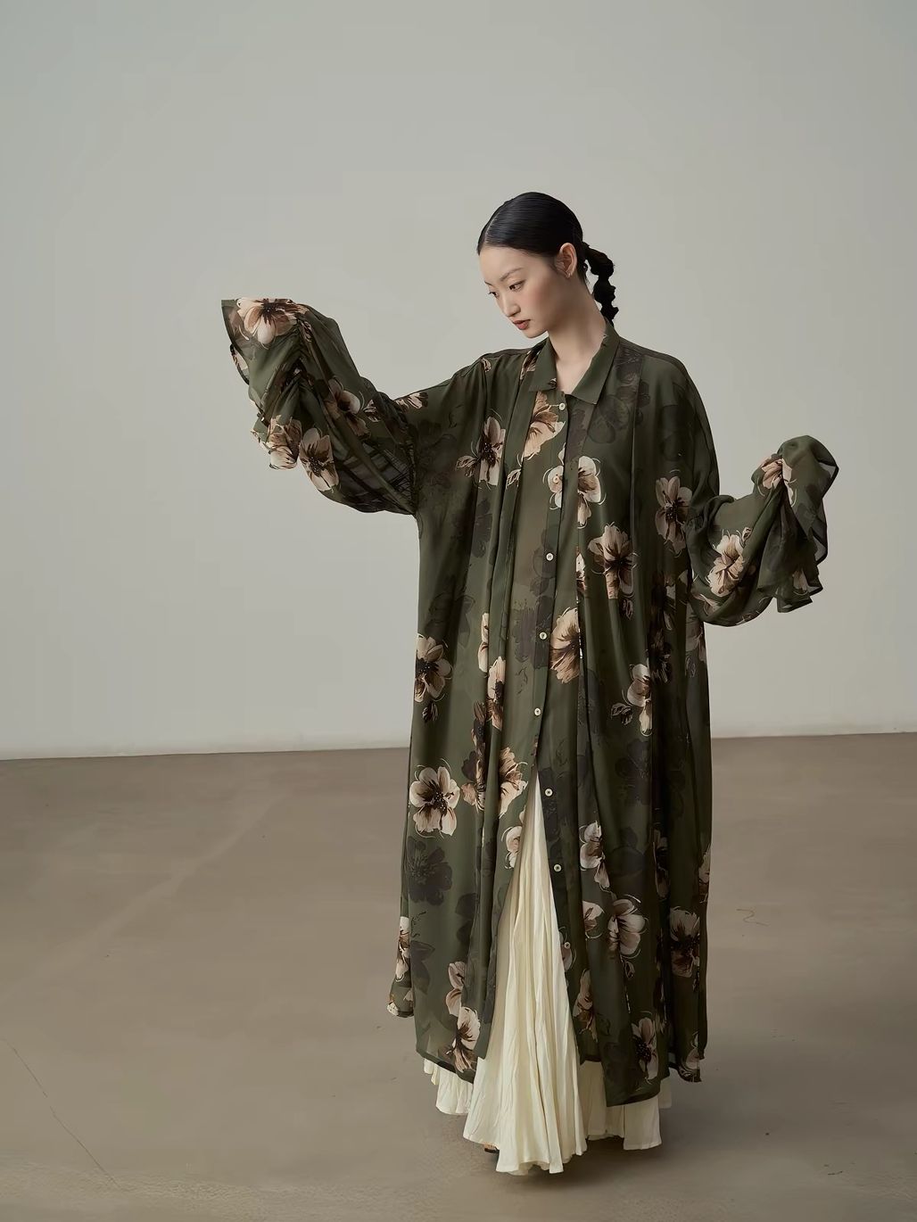 Yan Di Floral-Print Ruffle-Cuff Chiffon Longline Shirt