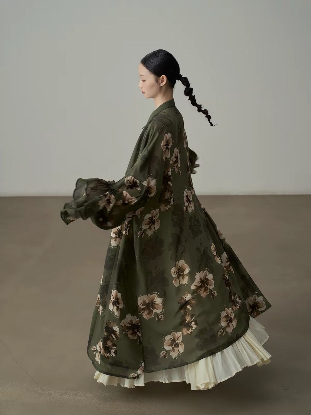 Yan Di Floral-Print Ruffle-Cuff Chiffon Longline Shirt