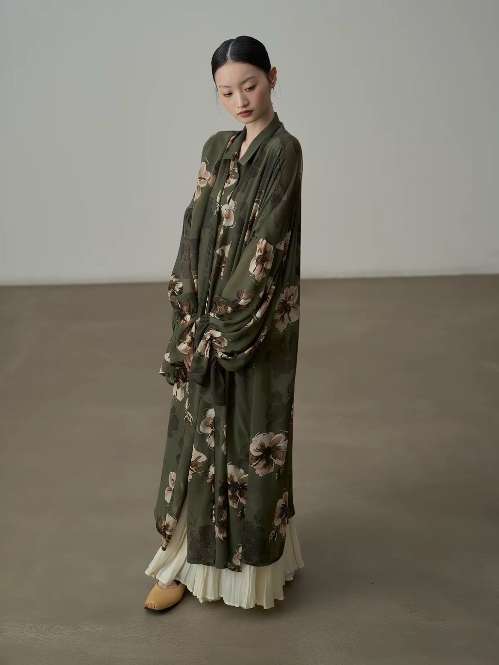 Yan Di Floral-Print Ruffle-Cuff Chiffon Longline Shirt