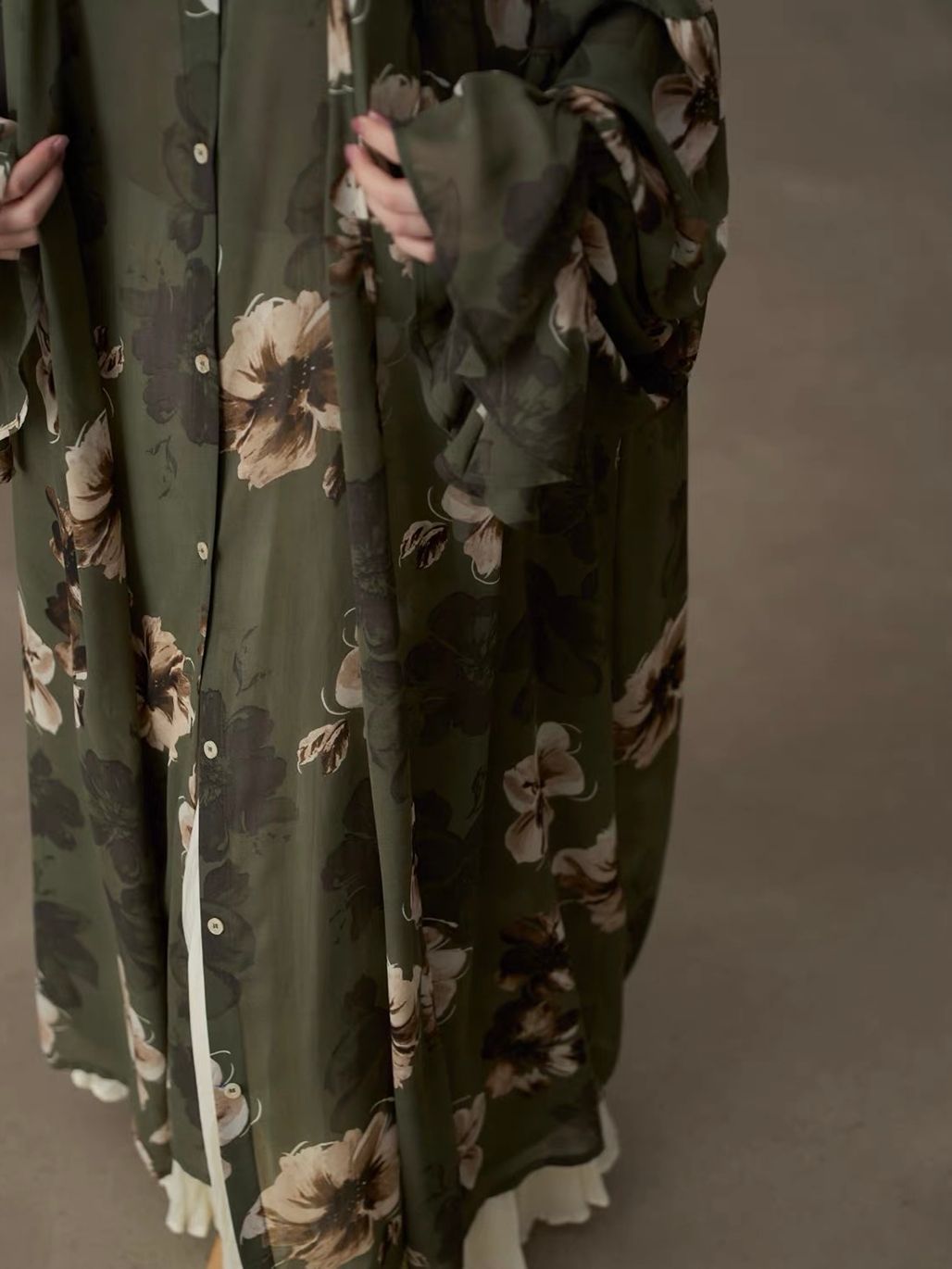 Yan Di Floral-Print Ruffle-Cuff Chiffon Longline Shirt
