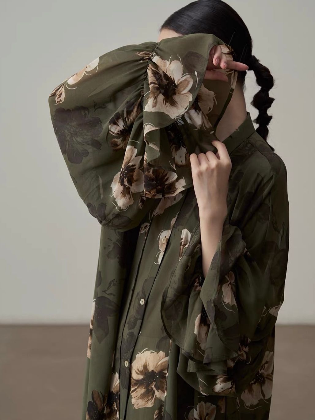 Yan Di Floral-Print Ruffle-Cuff Chiffon Longline Shirt