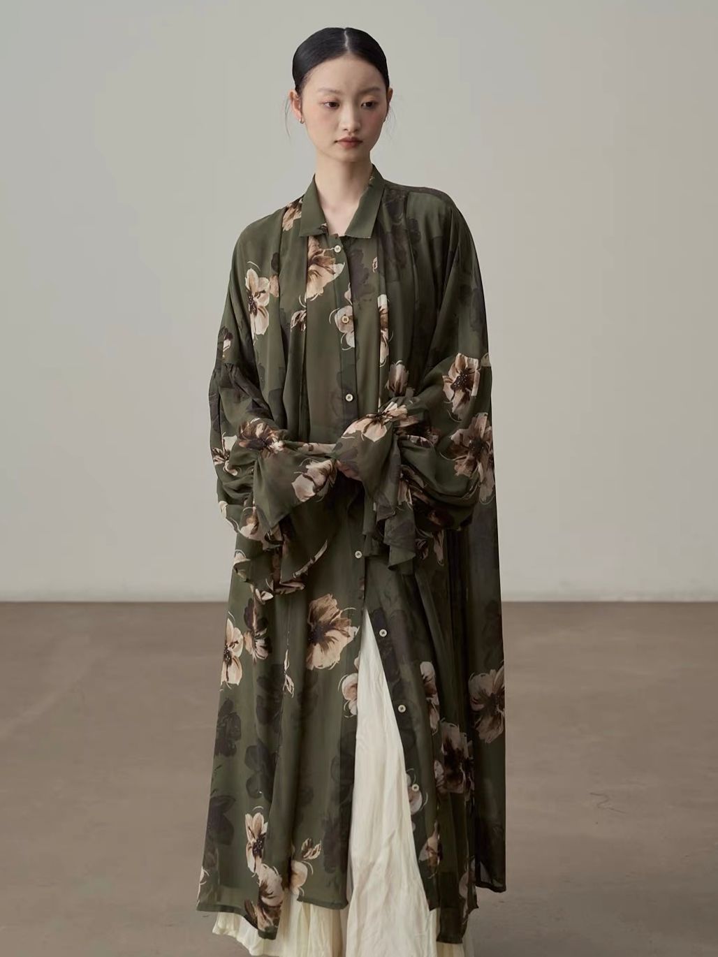 Yan Di Floral-Print Ruffle-Cuff Chiffon Longline Shirt
