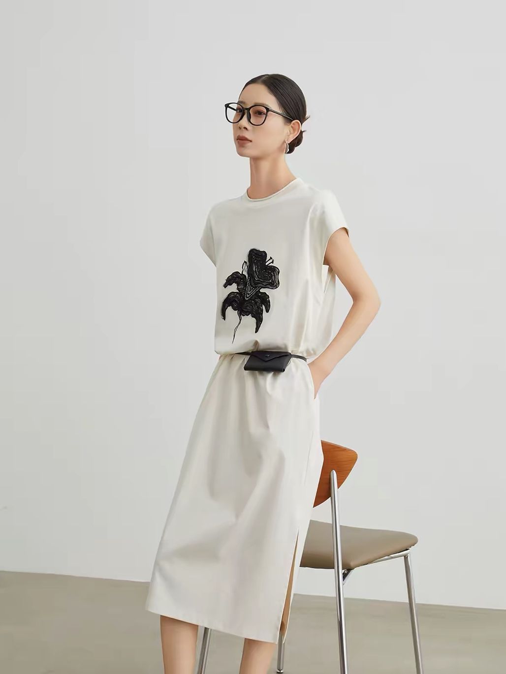 Jian Bei Ornate Floral-Appliqué T-Shirt Dress