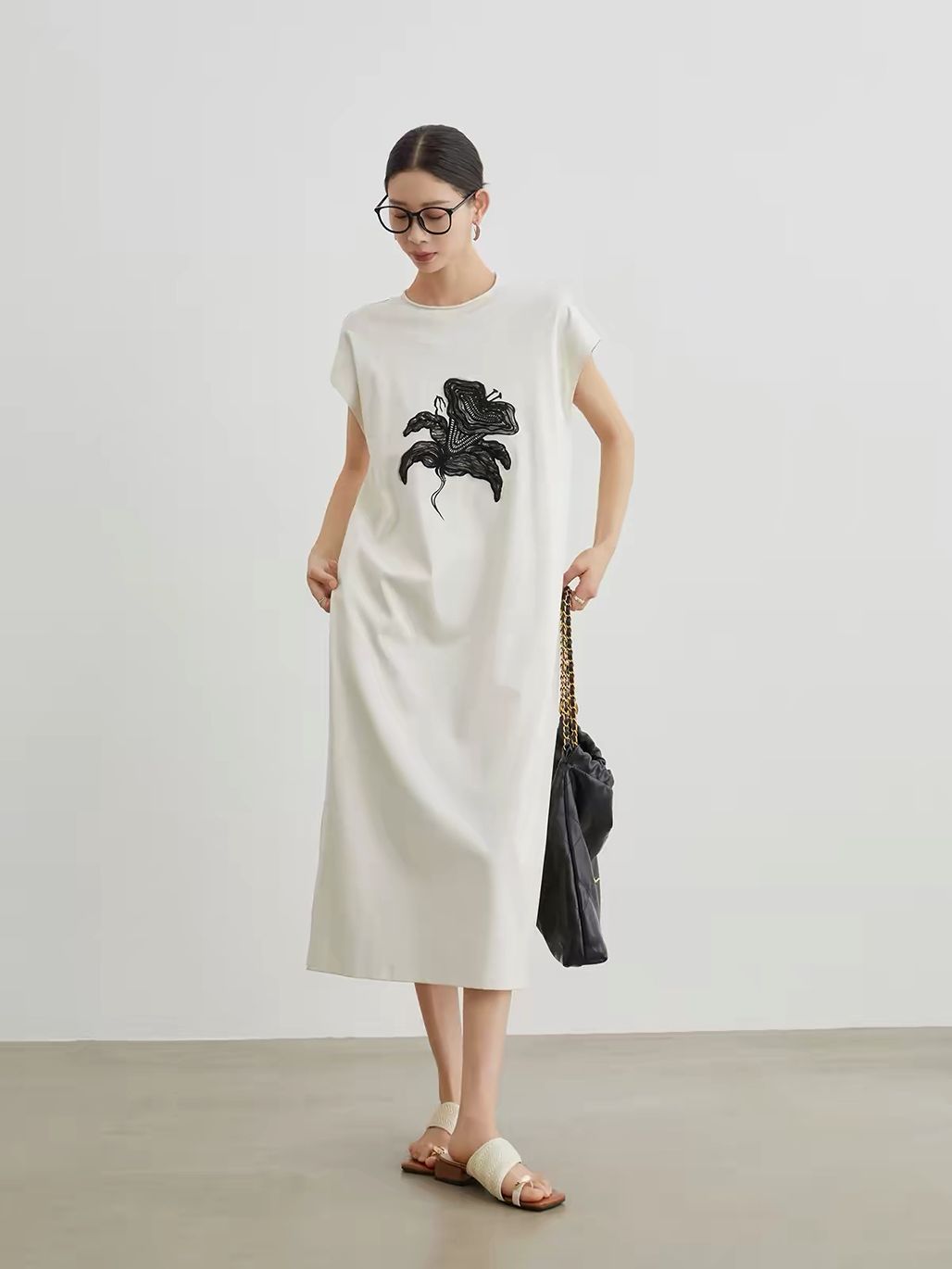 Jian Bei Ornate Floral-Appliqué T-Shirt Dress