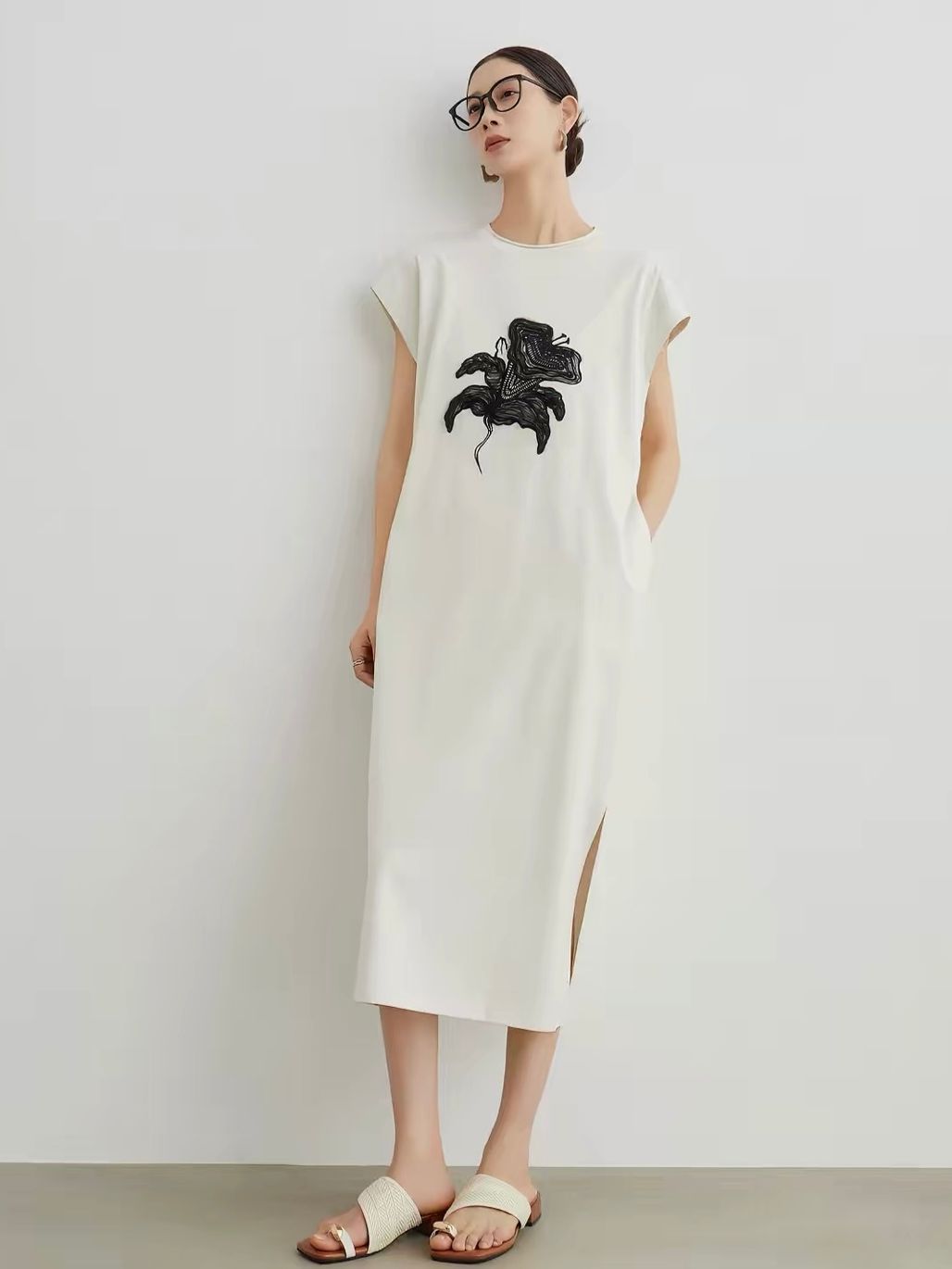 Jian Bei Ornate Floral-Appliqué T-Shirt Dress