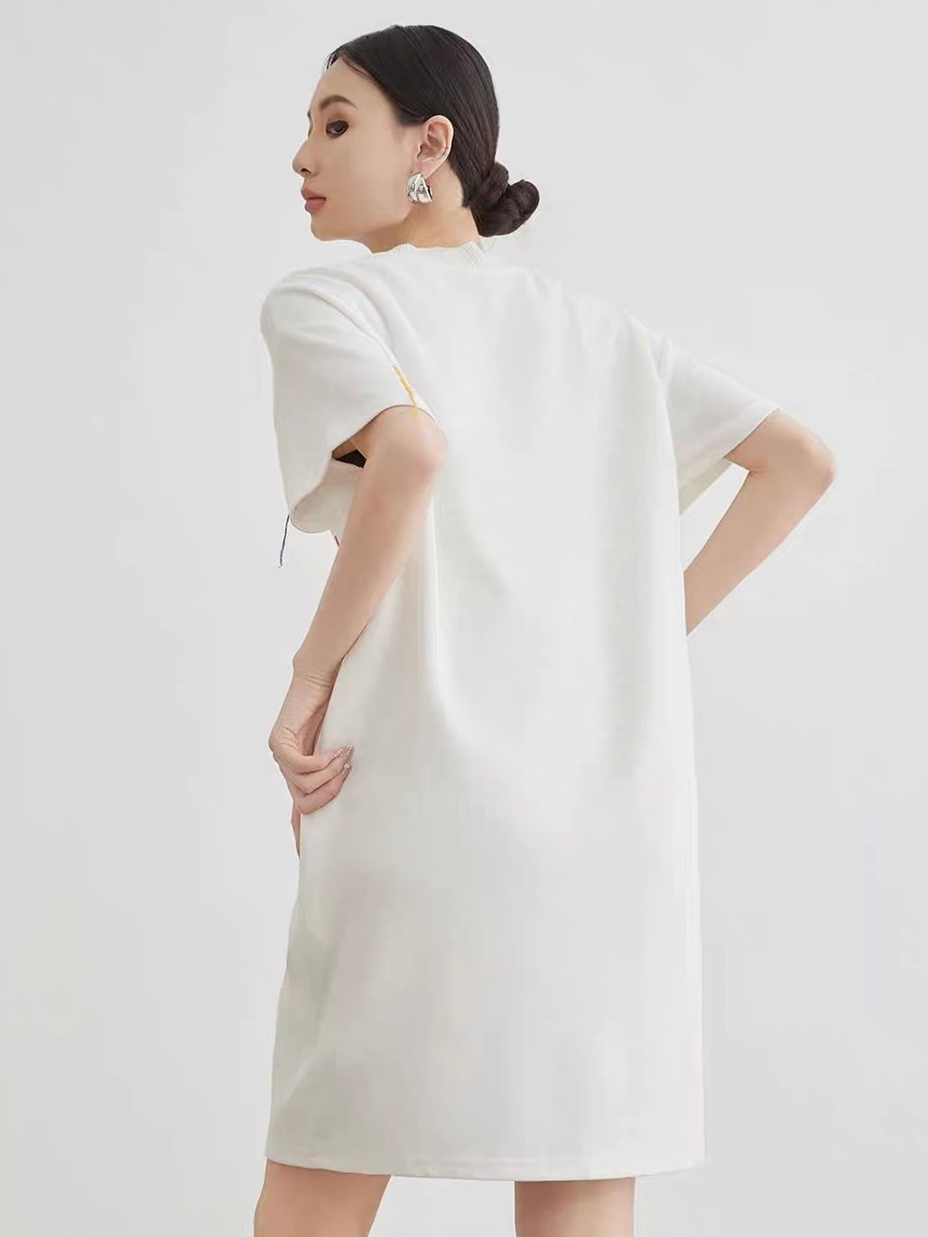 Jian Bai Colourful Line-Embroidered T-Shirt Dress