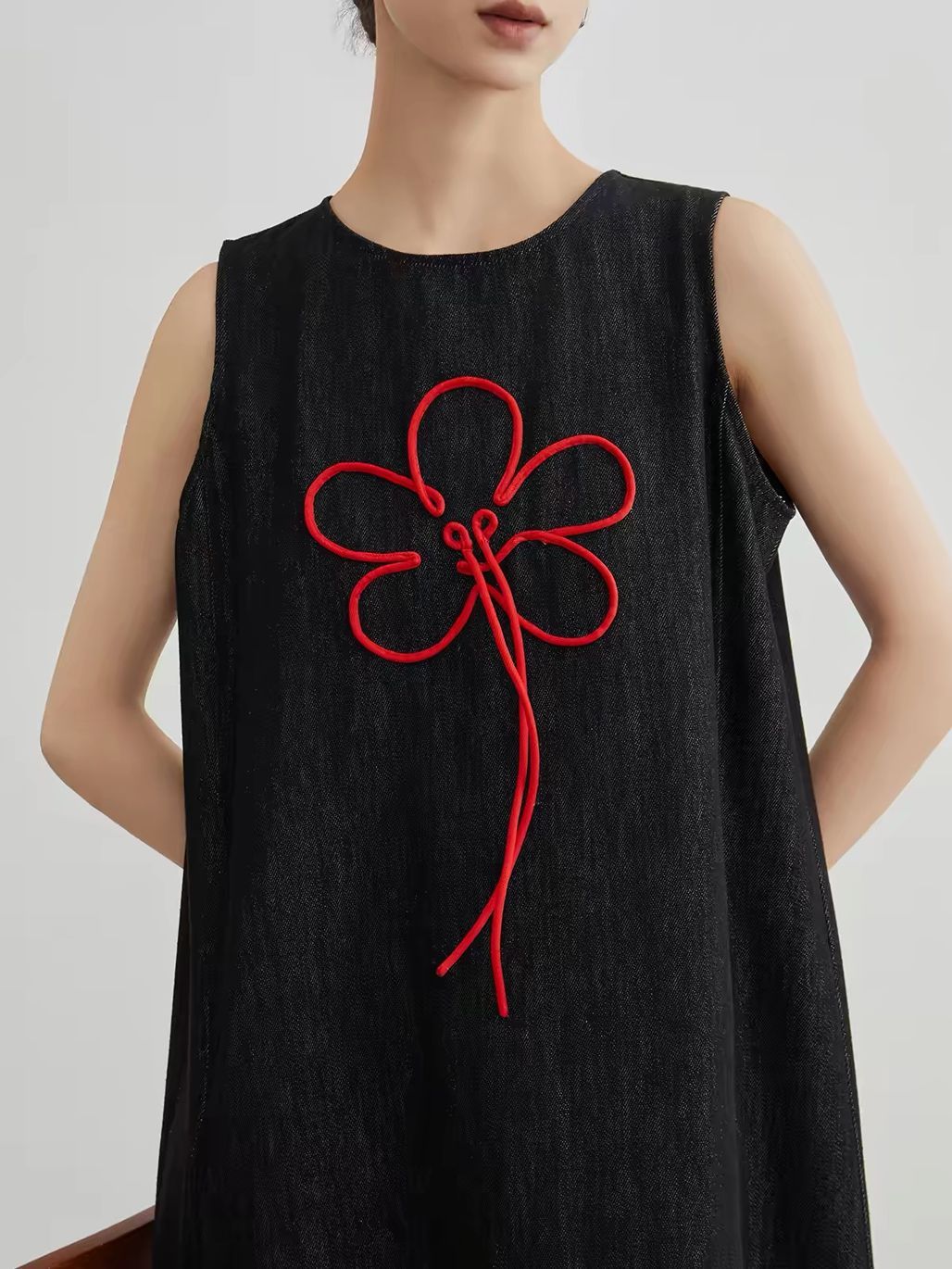 Jian Cha Contrast Floral-Embroidered Sleeveless Midi Dress