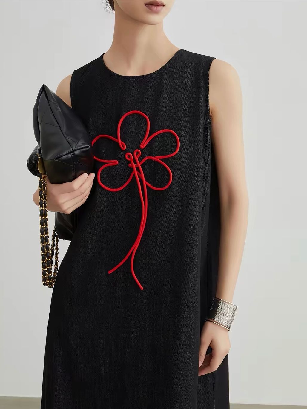 Jian Cha Contrast Floral-Embroidered Sleeveless Midi Dress