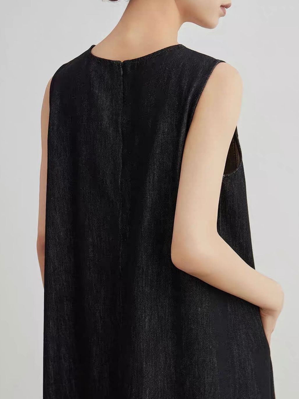 Jian Cha Contrast Floral-Embroidered Sleeveless Midi Dress