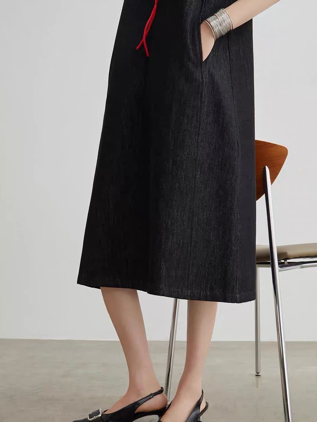 Jian Cha Contrast Floral-Embroidered Sleeveless Midi Dress