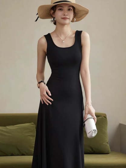 Beatriz Bare Back Padded Dress