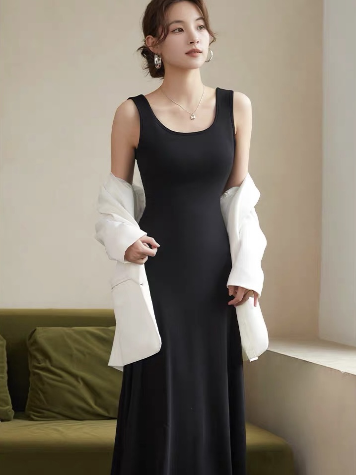 Beatriz Bare Back Padded Dress