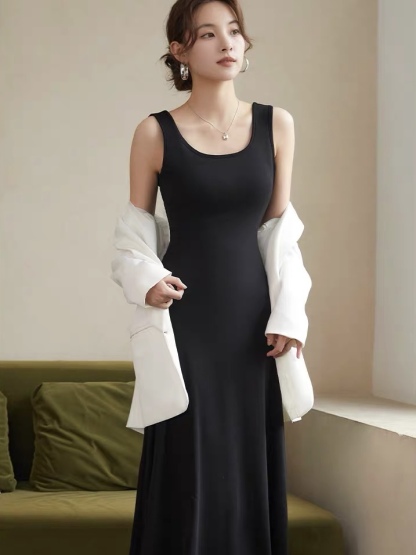 Beatriz Bare Back Padded Dress