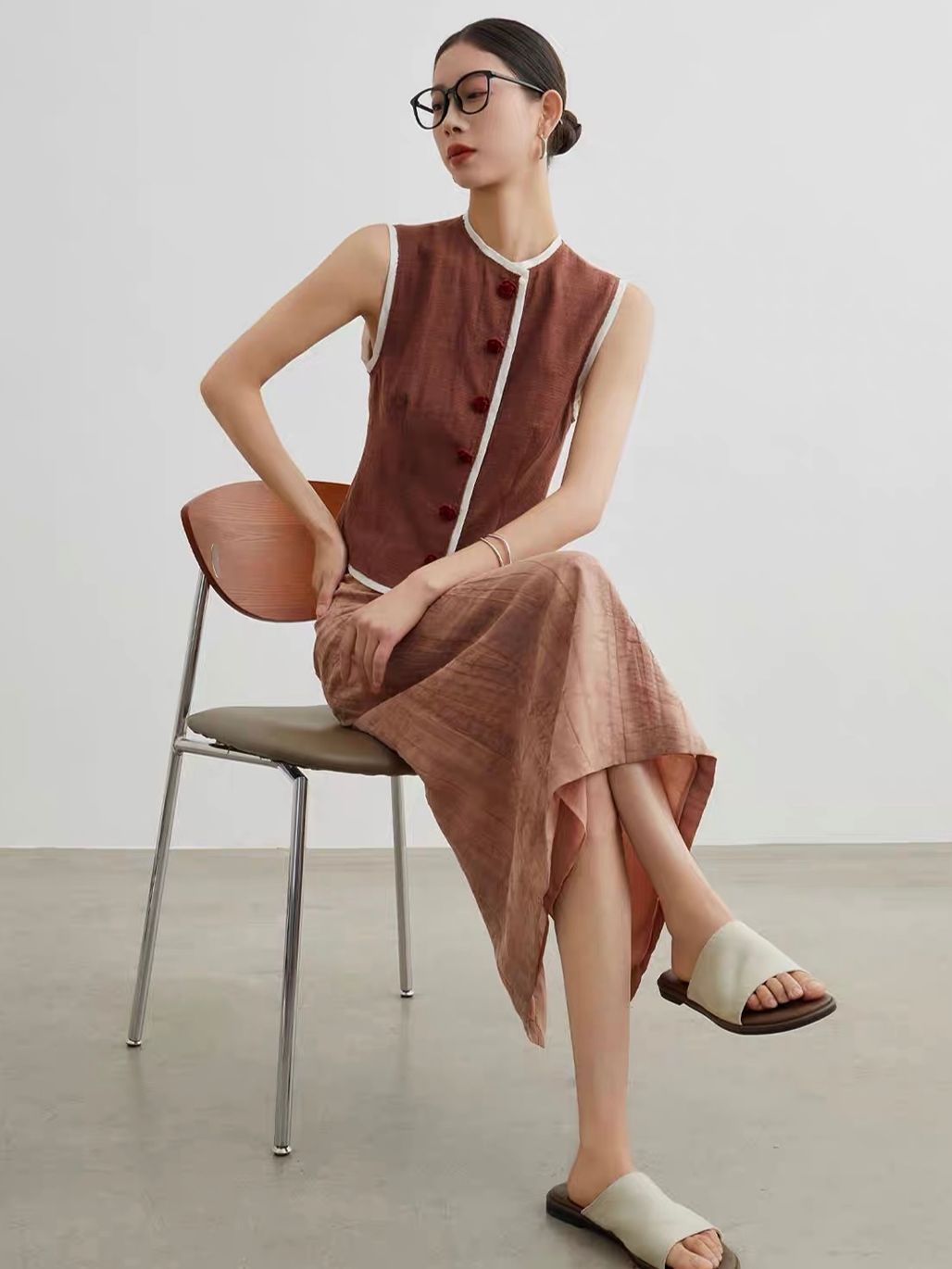 Ai Nian Contrast-Trim Mandarin Vest & Maxi Skirt Set (Sold Seperately)
