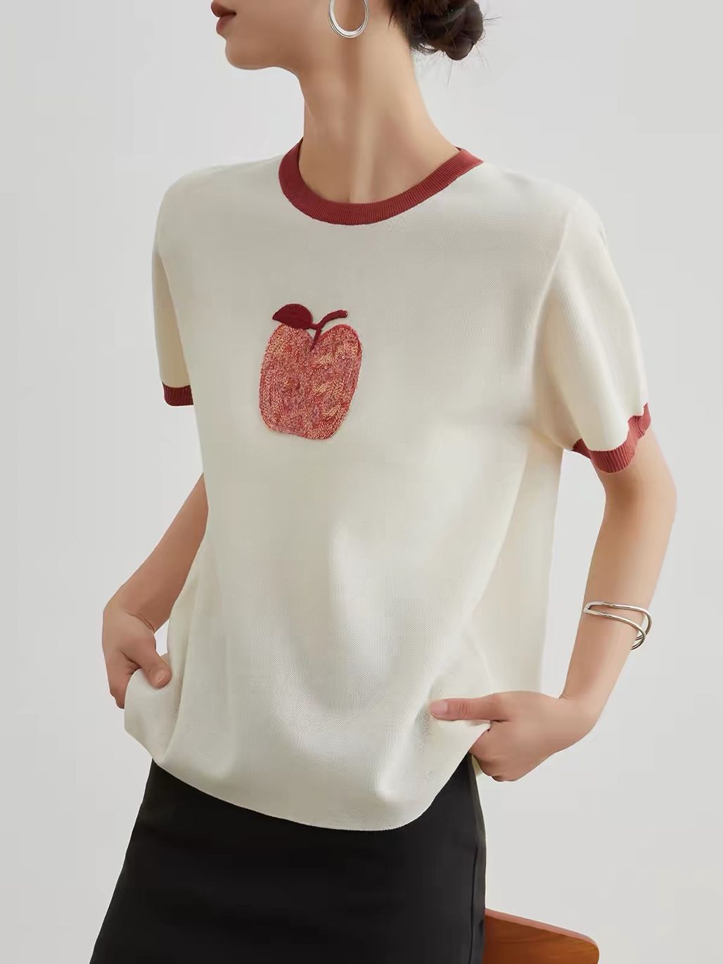 Ai Guo Apple-Motif Contrast-Trim Knit Tee