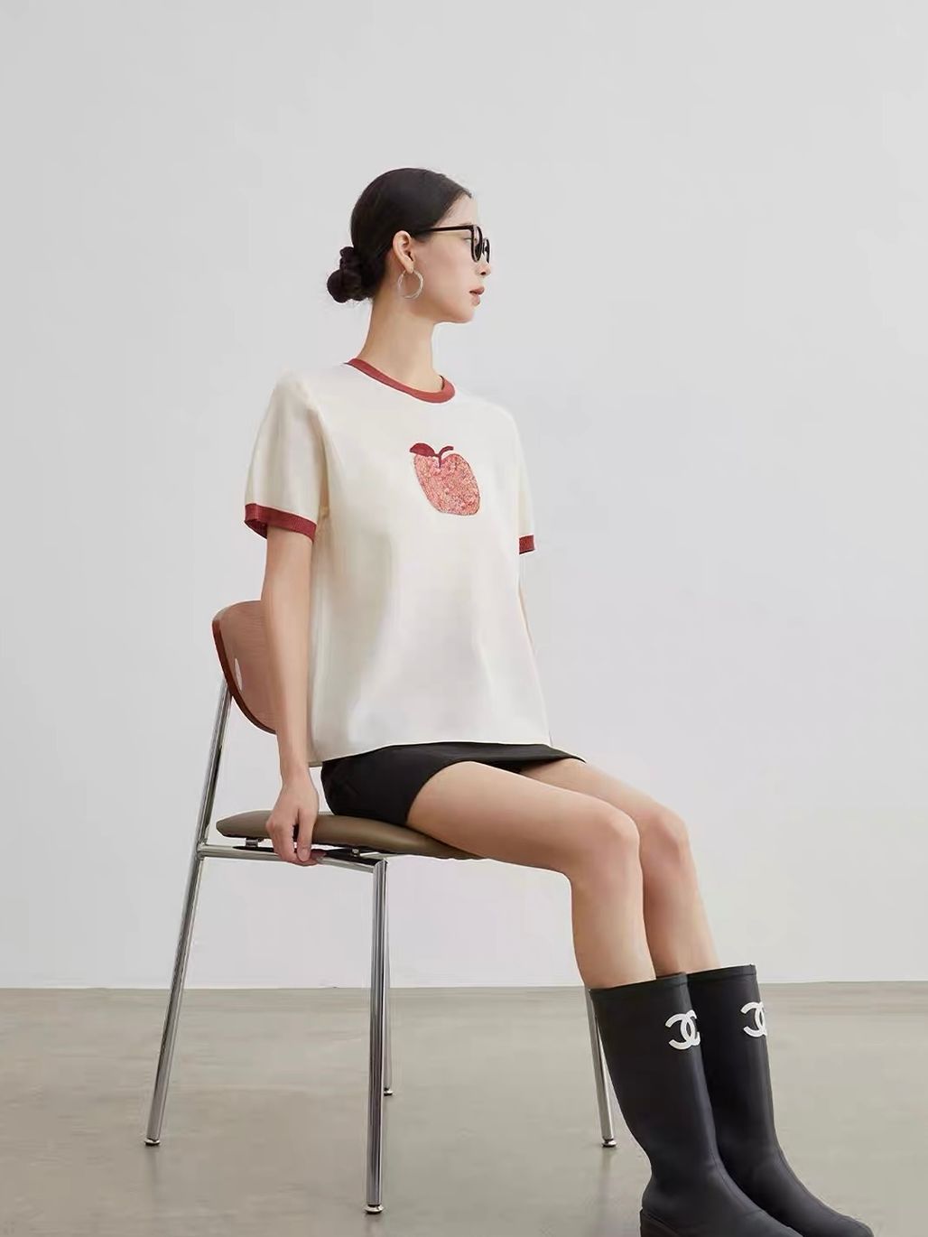 Ai Guo Apple-Motif Contrast-Trim Knit Tee