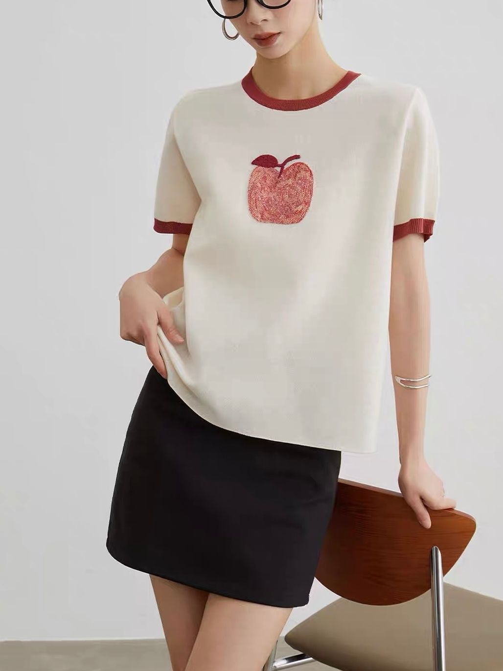 Ai Guo Apple-Motif Contrast-Trim Knit Tee