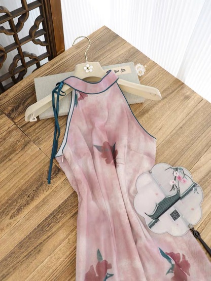 Ci Ding Sleeveless Floral Cheongsam