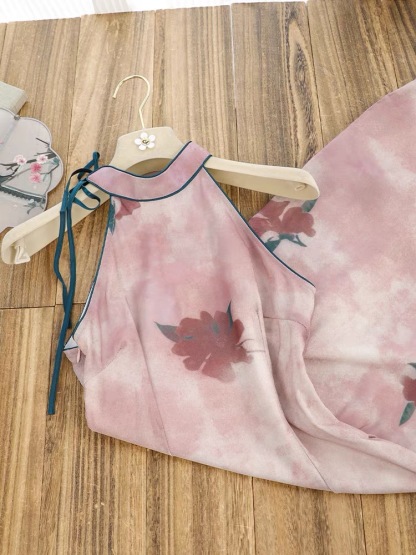 Ci Ding Sleeveless Floral Cheongsam