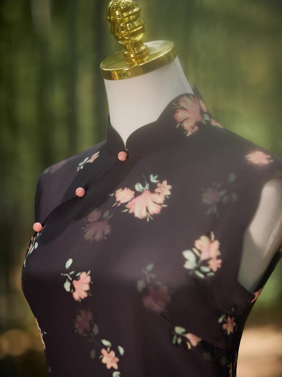 Ci Ee Sleeveless Floral Cheongsam