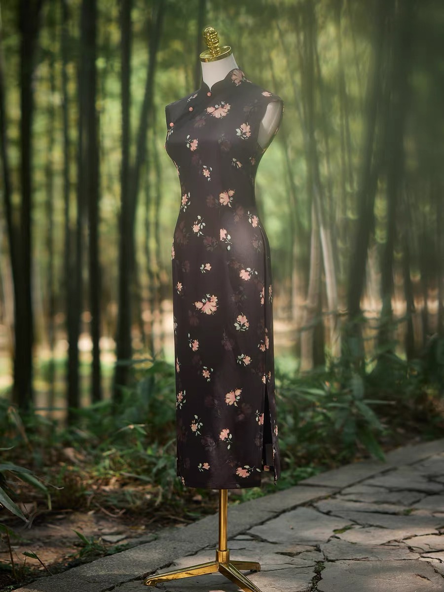 Ci Ee Sleeveless Floral Cheongsam