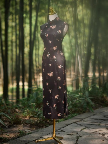 Ci Ee Sleeveless Floral Cheongsam
