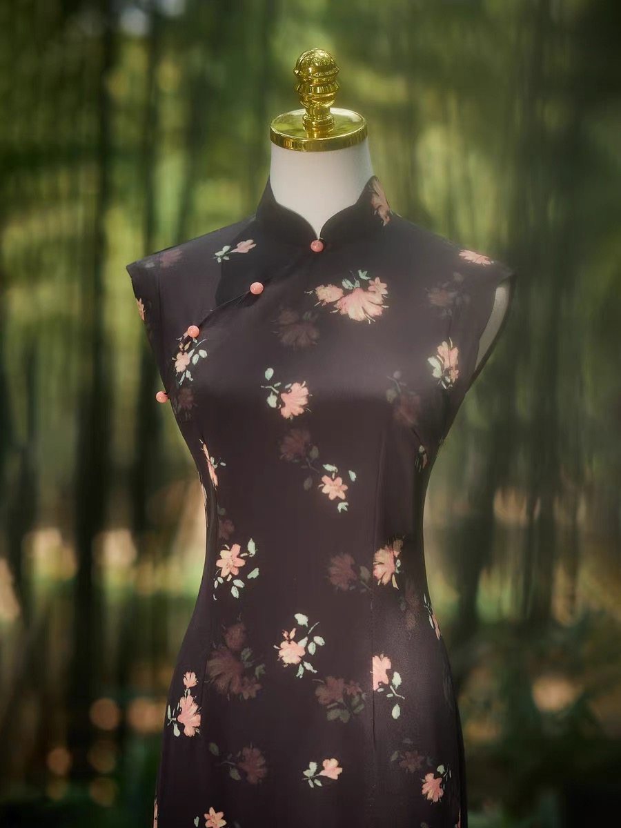 Ci Ee Sleeveless Floral Cheongsam