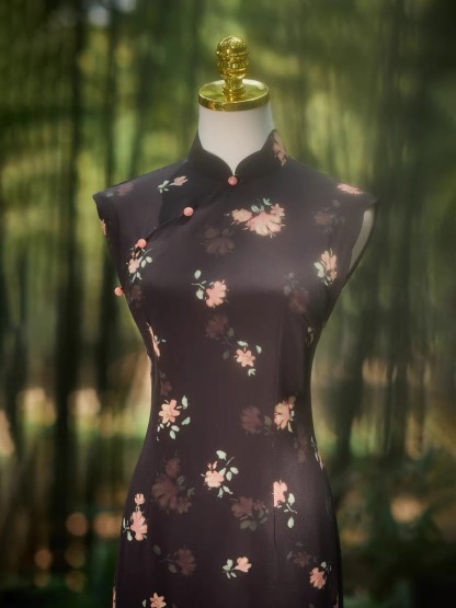 Ci Ee Sleeveless Floral Cheongsam