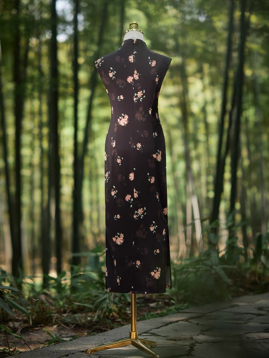 Ci Ee Sleeveless Floral Cheongsam