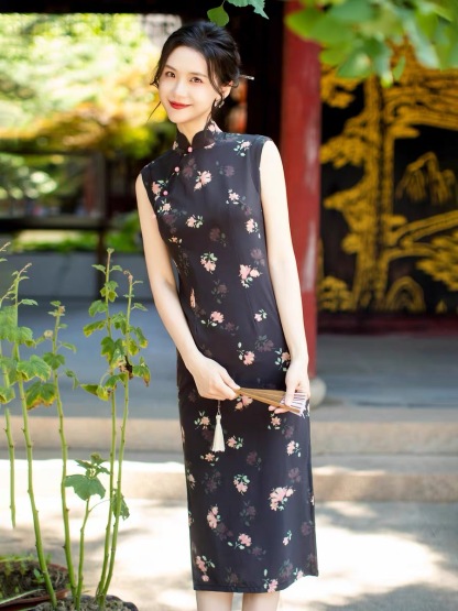 Ci Ee Sleeveless Floral Cheongsam